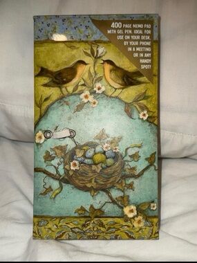 Bird & Nest On Blue & Green
Decorative box w/ 400 page memo pad
NWOT